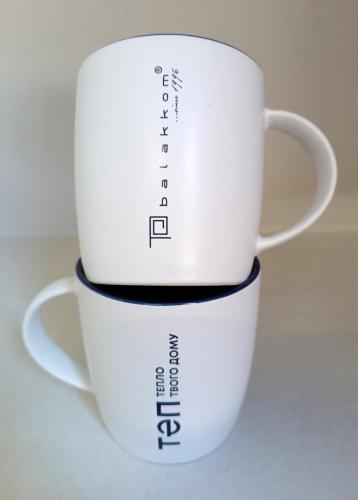 чашки з вертикальним логотипом